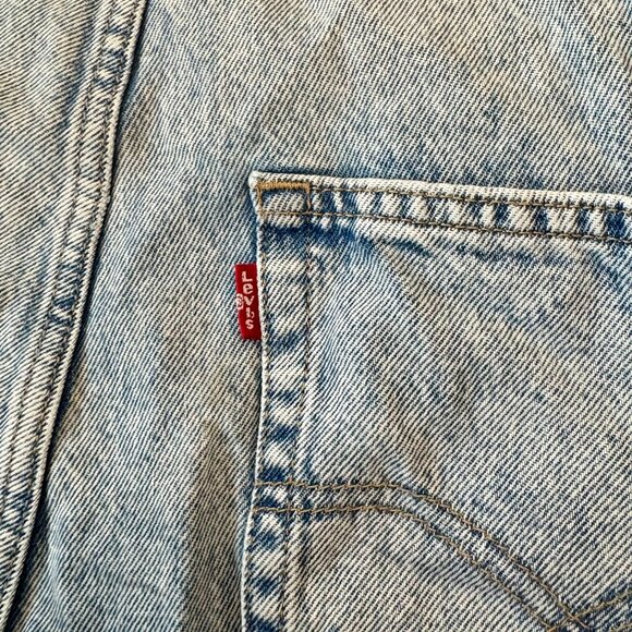 Levi’s Light Wash Denim Overalls – Women’s Large - Picture 10 of 12